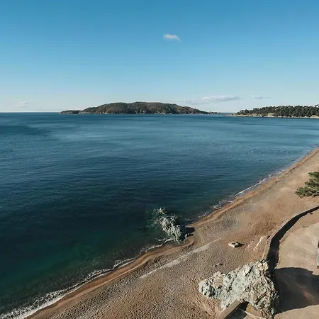 Daire Beachfront Luxury Budva