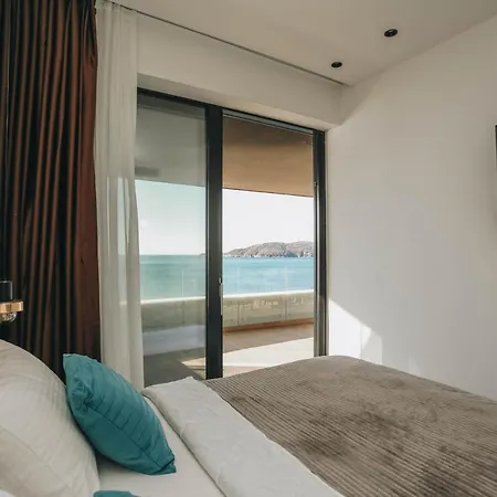 Beachfront Luxury Daire