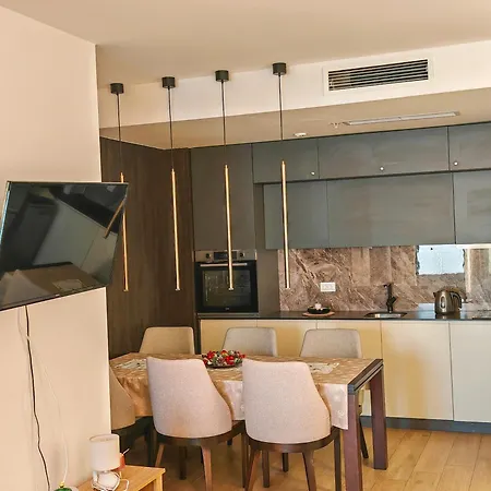 Daire Beachfront Luxury Budva